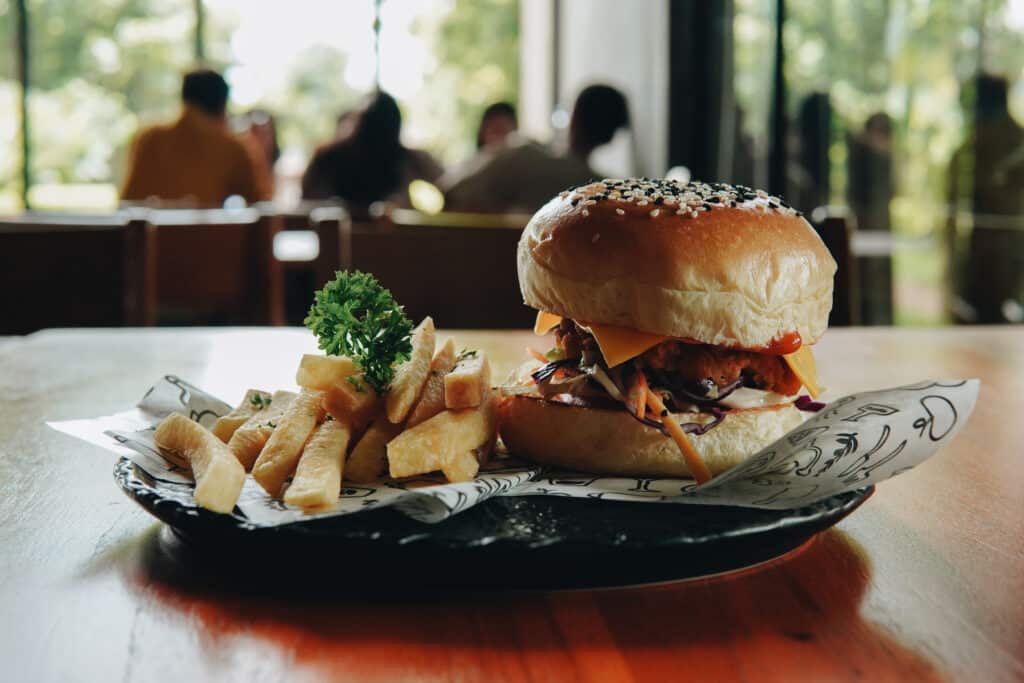 classic beef and cheese burger served in a set wi 2025 03 03 19 11 13 utc